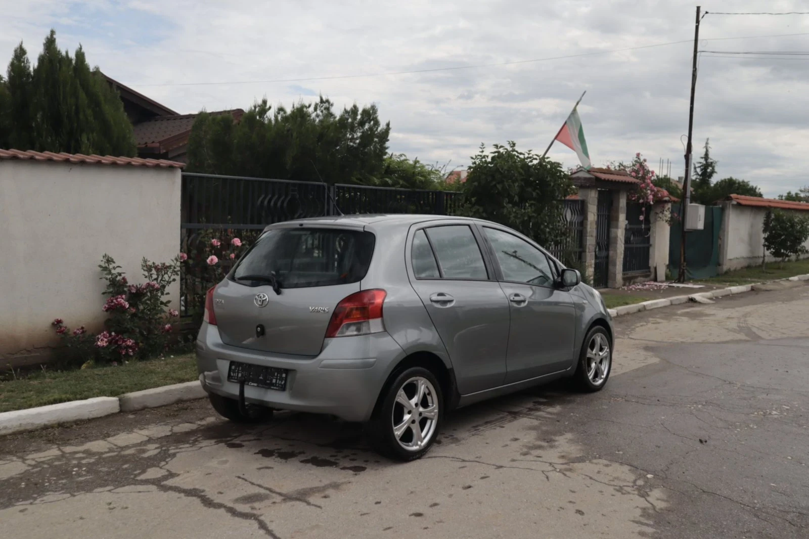 Toyota Yaris 1.33 vvt-i 101кс 6ск, снимка 4 - Автомобили и джипове - 54654340