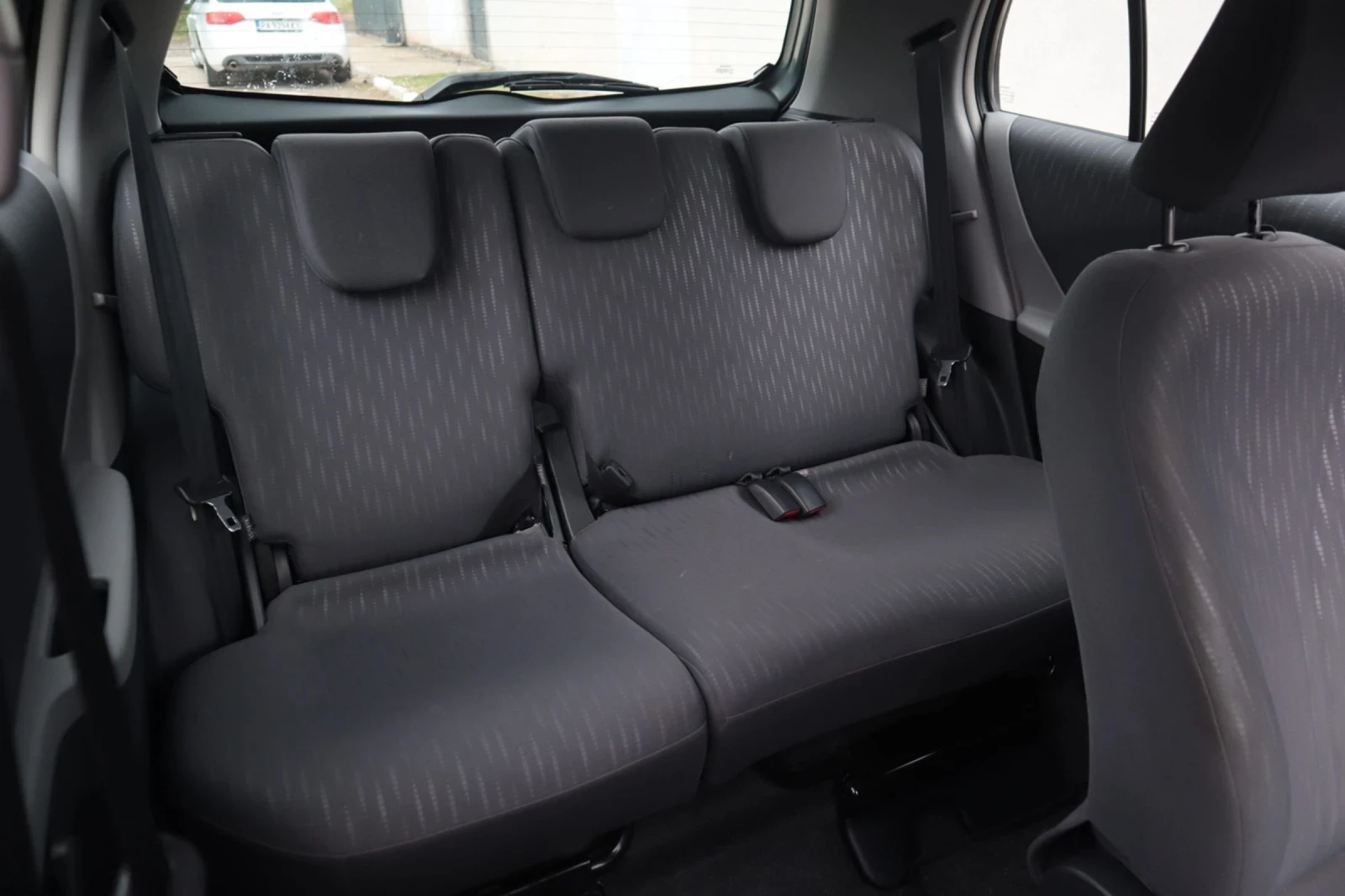 Toyota Yaris 1.33 vvt-i 101кс 6ск, снимка 9 - Автомобили и джипове - 54654340
