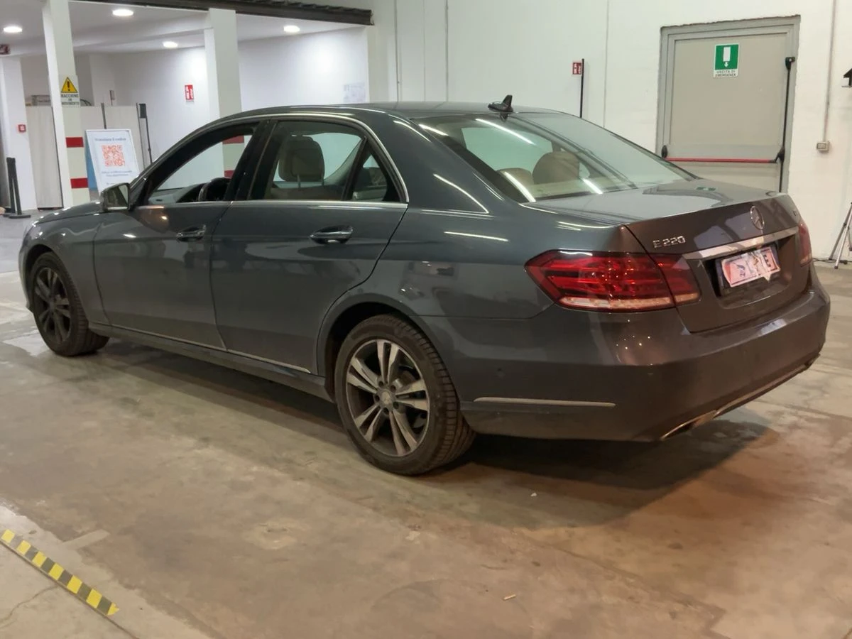 Mercedes-Benz E 220 E 220 CDI BlueEfficiency Avantgarde - история - , снимка 4 - Автомобили и джипове - 54853750