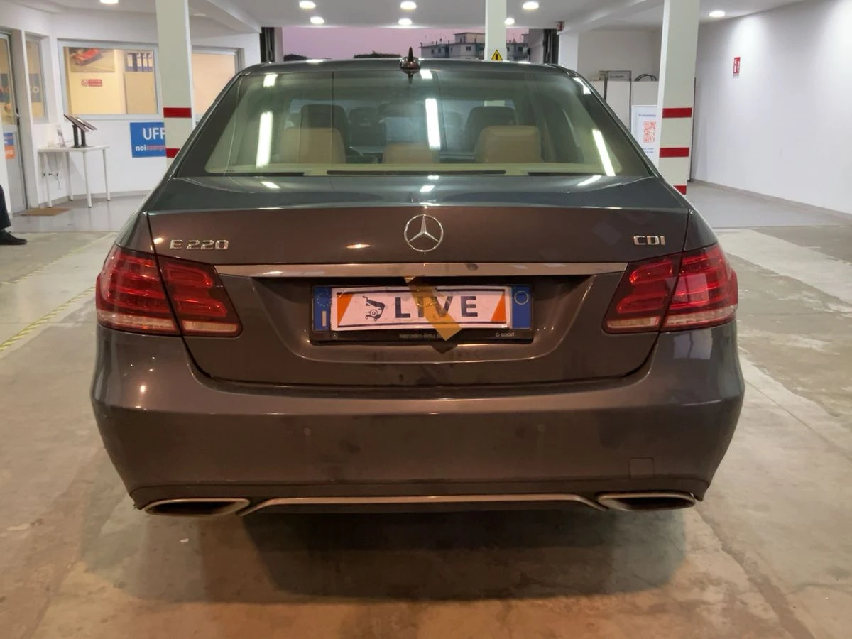 Mercedes-Benz E 220 E 220 CDI BlueEfficiency Avantgarde - история - , снимка 6 - Автомобили и джипове - 54853750