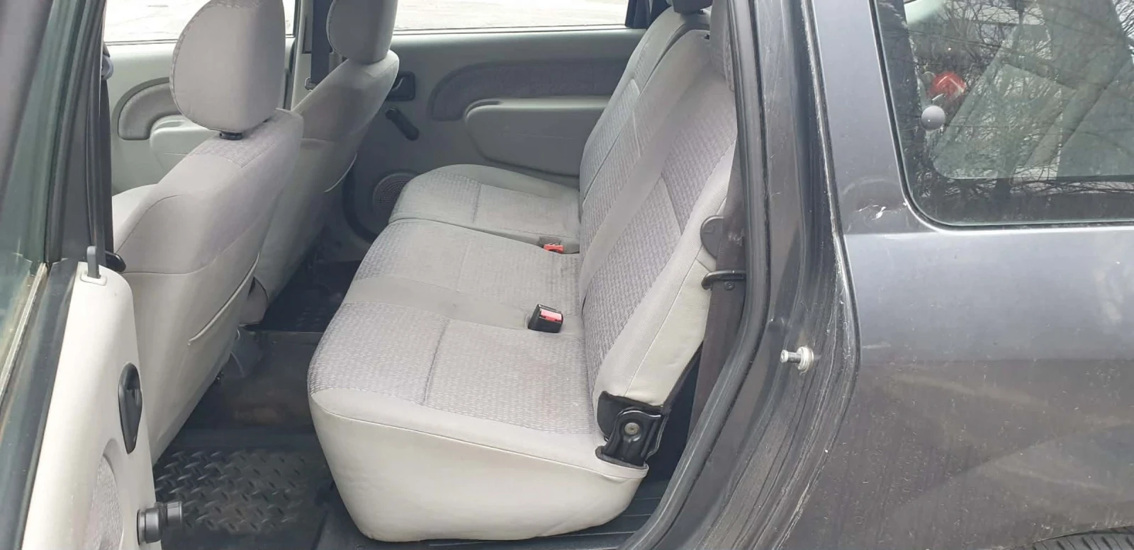 Dacia Logan 1.5DCI, снимка 4 - Автомобили и джипове - 55025736