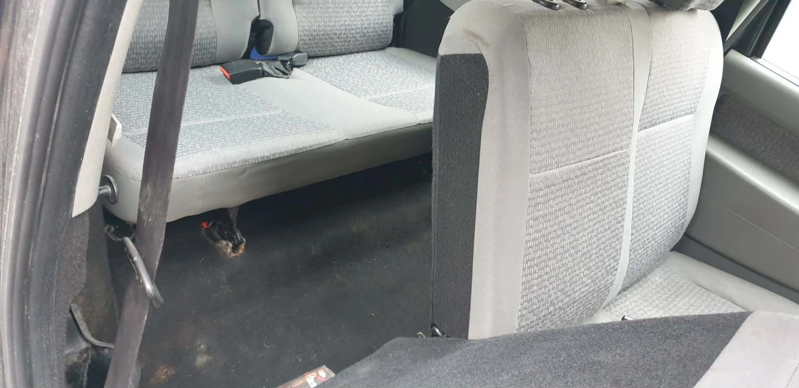 Dacia Logan 1.5DCI, снимка 14 - Автомобили и джипове - 55025736