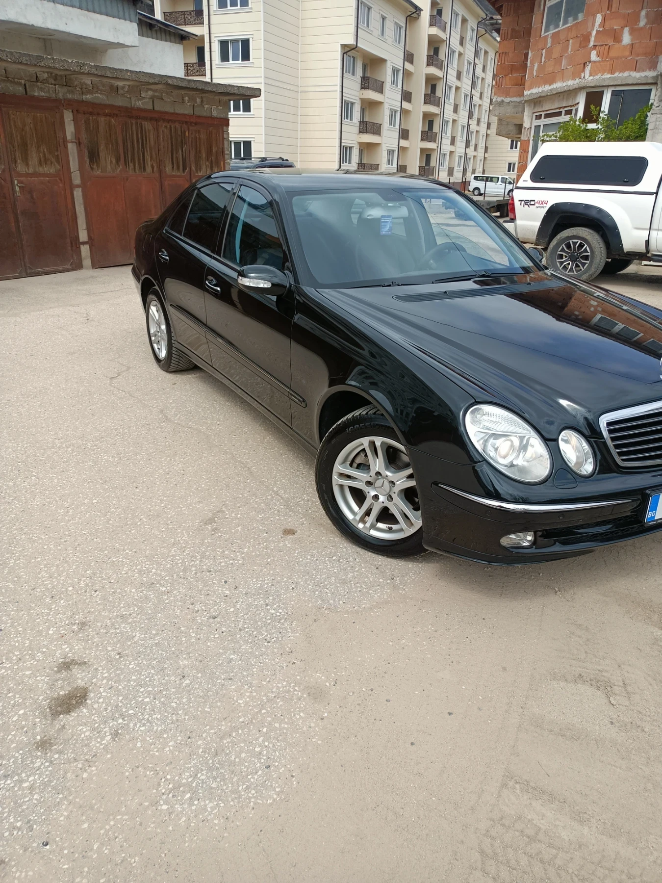 Mercedes-Benz E 220, снимка 4 - Автомобили и джипове - 55040346