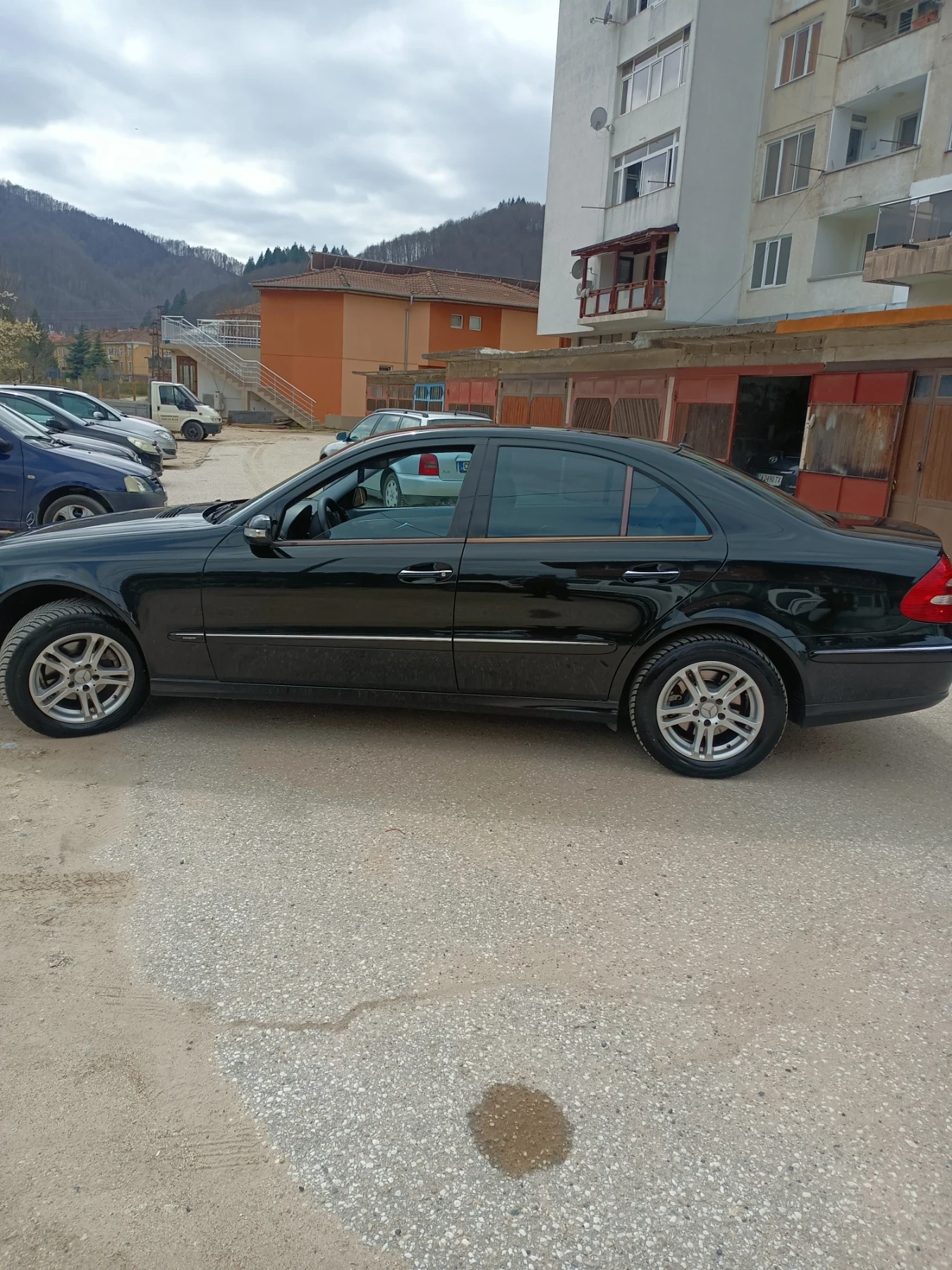 Mercedes-Benz E 220, снимка 8 - Автомобили и джипове - 55040346