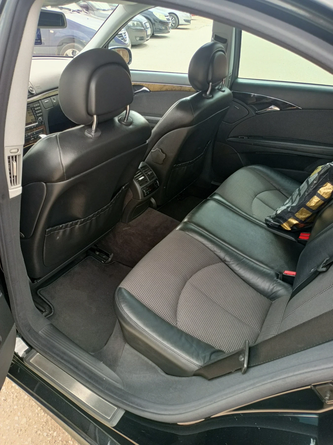 Mercedes-Benz E 220, снимка 9 - Автомобили и джипове - 55040346