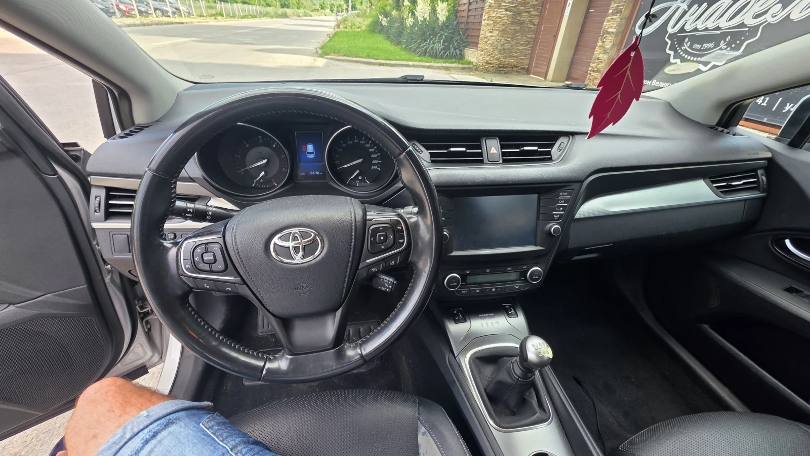 Toyota Avensis Averses D-4D, снимка 11 - Автомобили и джипове - 55107089