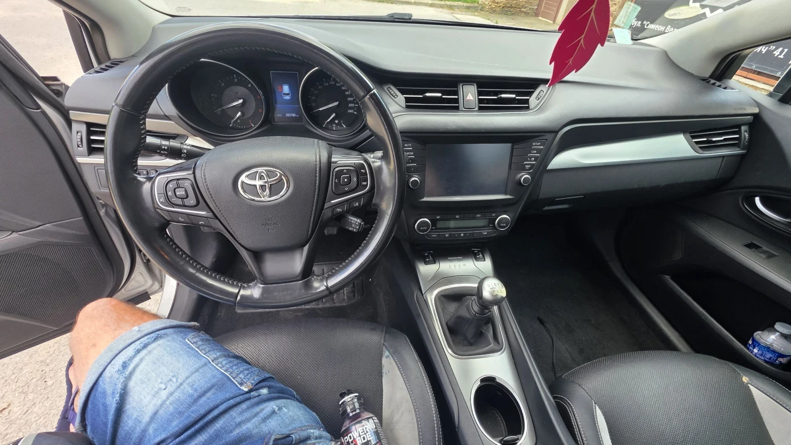 Toyota Avensis Averses D-4D, снимка 10 - Автомобили и джипове - 55107089