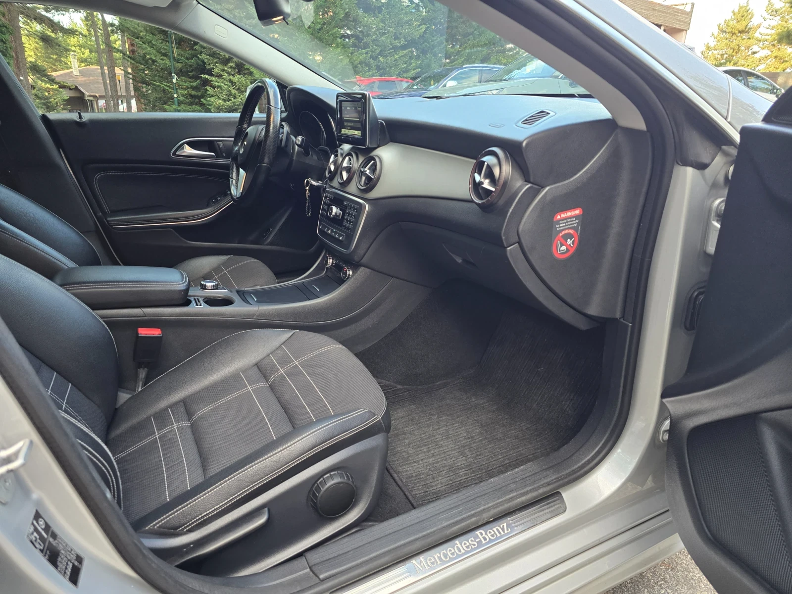 Mercedes-Benz CLA 180, снимка 8 - Автомобили и джипове - 55166808