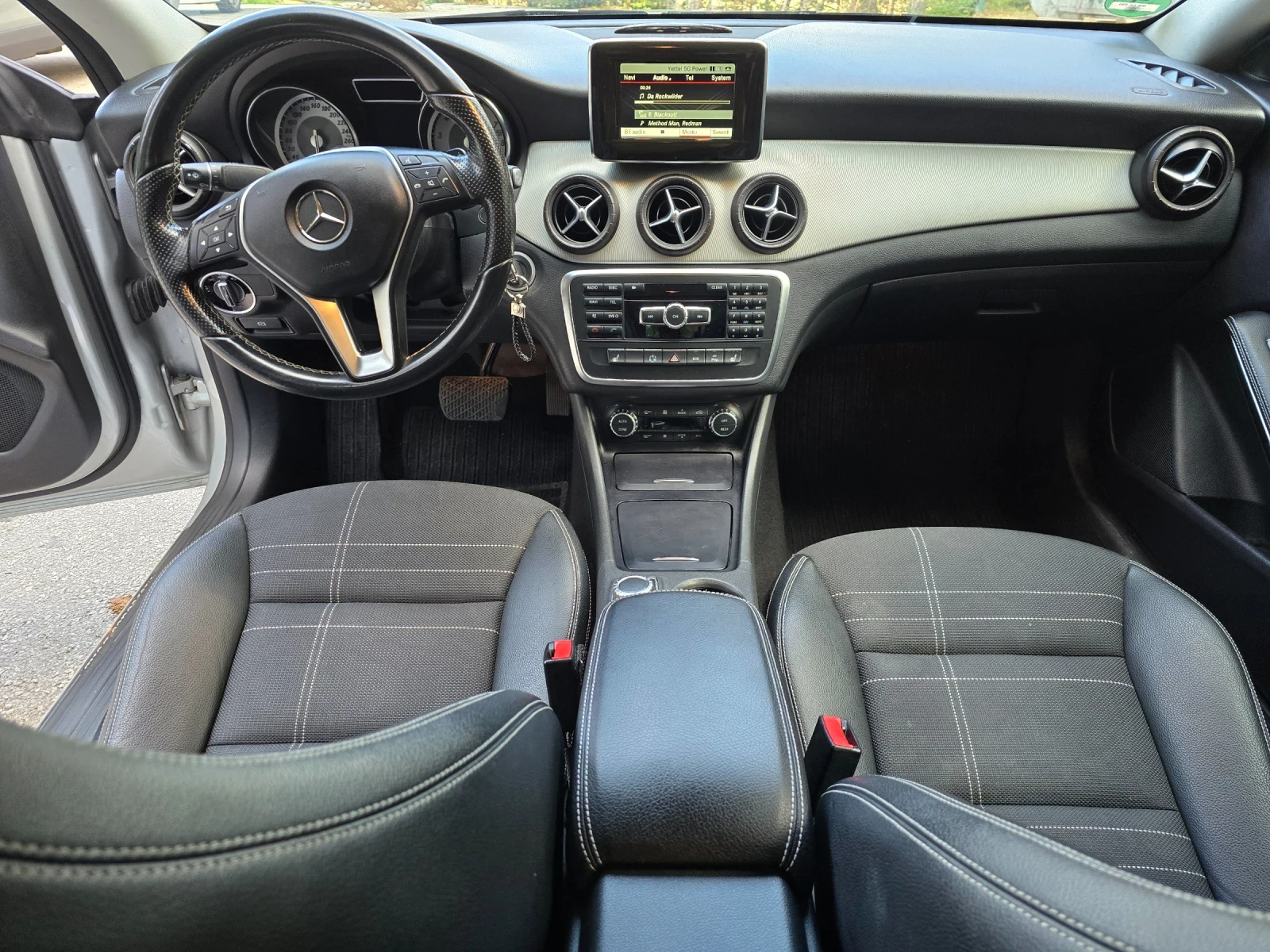 Mercedes-Benz CLA 180, снимка 12 - Автомобили и джипове - 55166808