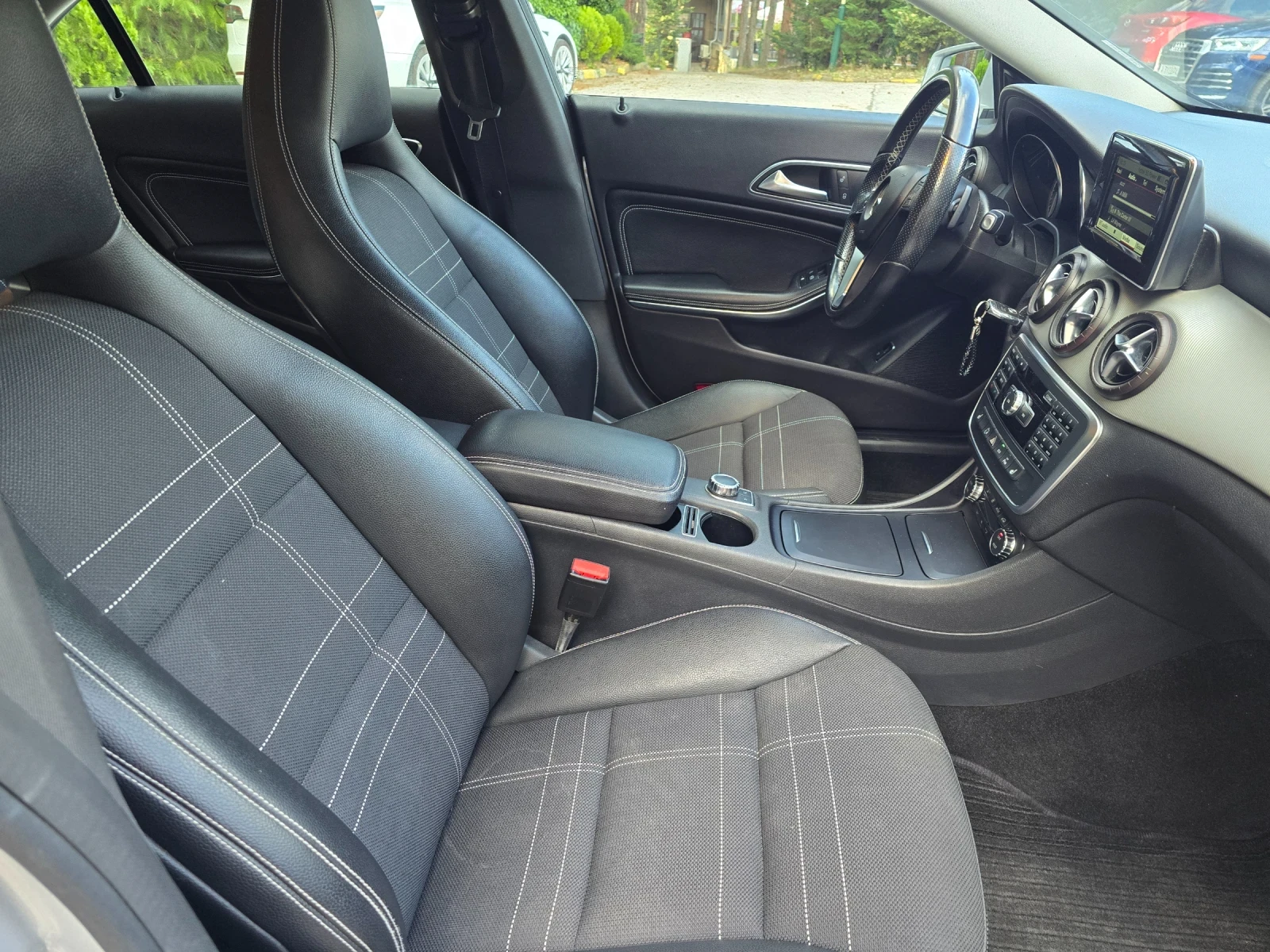 Mercedes-Benz CLA 180, снимка 10 - Автомобили и джипове - 55166808
