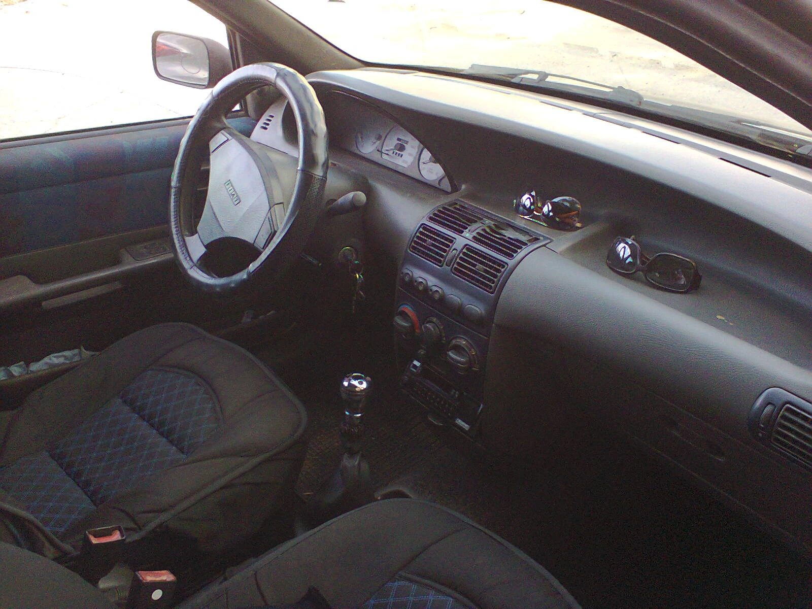 Fiat Punto 1.2 Газ-Бензин Климатик Обслужен 4 врати , снимка 9 - Автомобили и джипове - 55236756