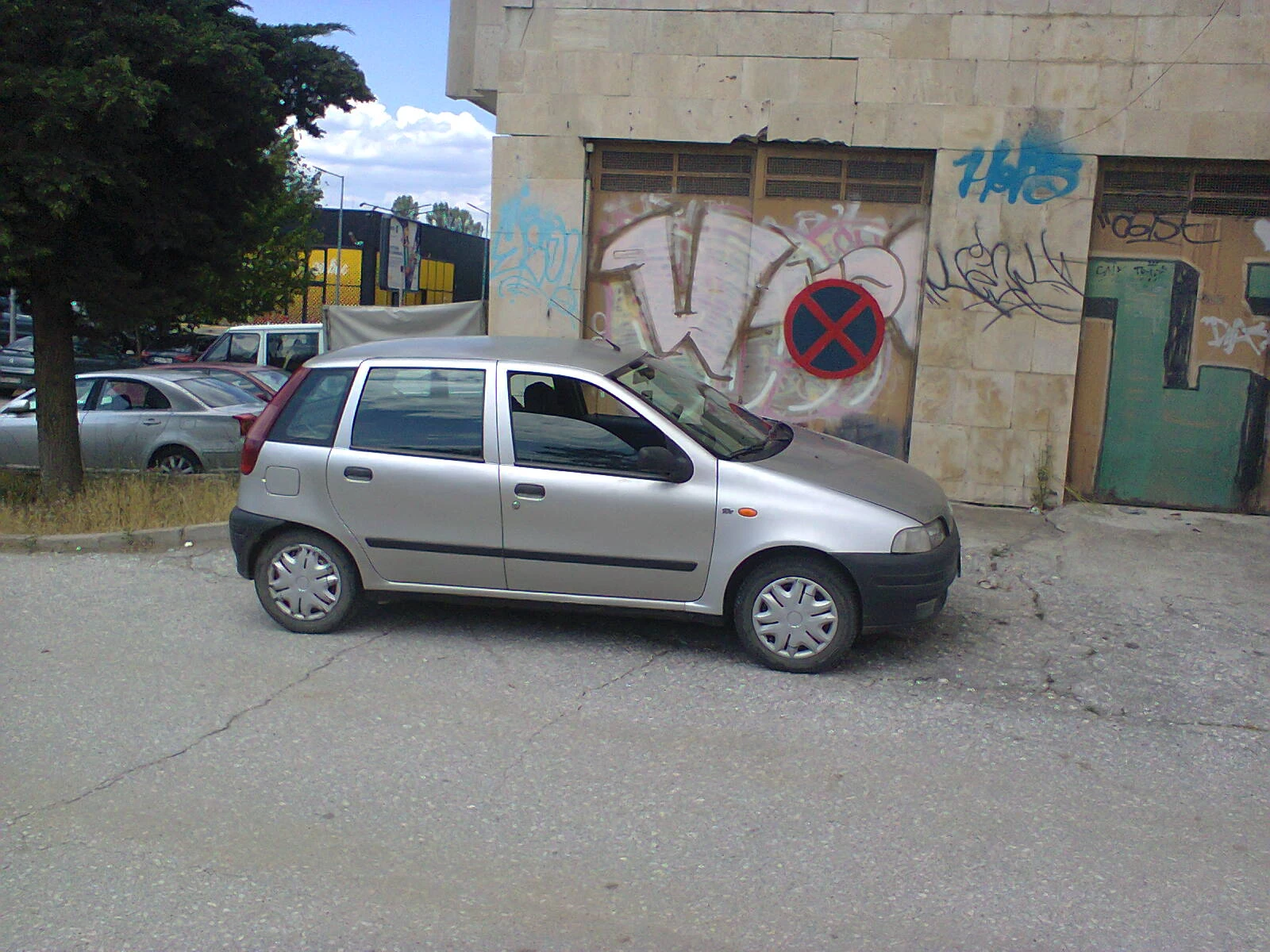 Fiat Punto 1.2 Газ-Бензин Климатик Обслужен 4 врати , снимка 16 - Автомобили и джипове - 55236756