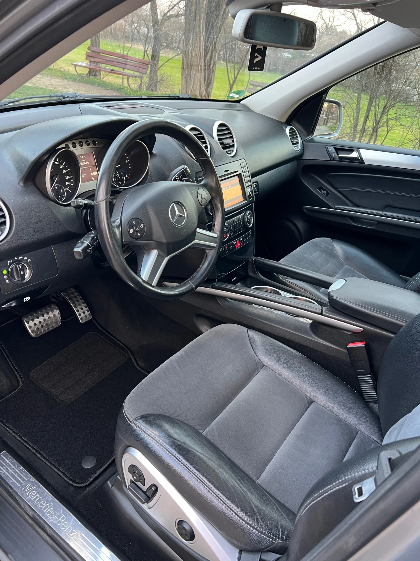 Mercedes-Benz ML 350 AMG PACK, снимка 9 - Автомобили и джипове - 53849899