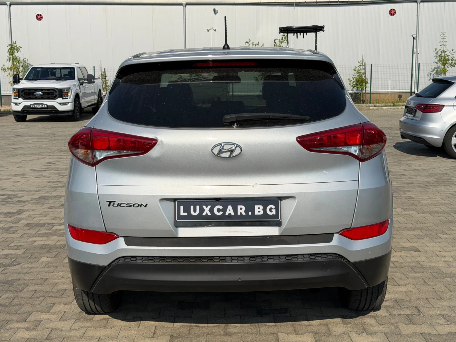 Hyundai Tucson 2.0 SE FWD, снимка 6 - Автомобили и джипове - 55587256