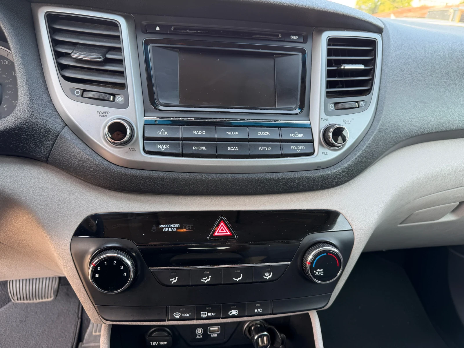 Hyundai Tucson 2.0 SE FWD, снимка 14 - Автомобили и джипове - 55587256