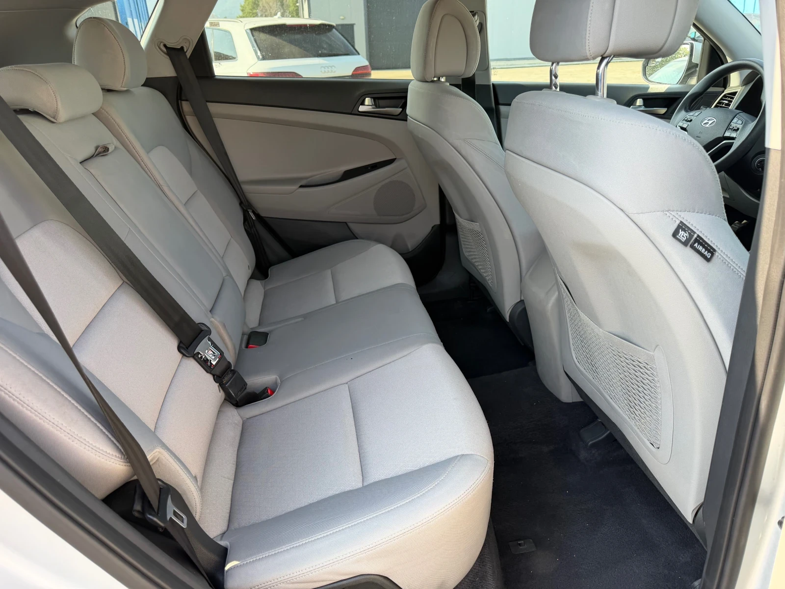 Hyundai Tucson 2.0 SE FWD, снимка 12 - Автомобили и джипове - 55587256