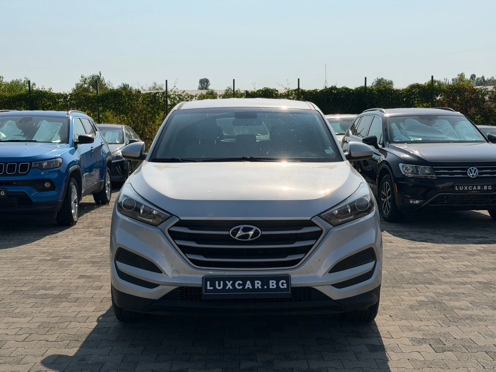 Hyundai Tucson 2.0 SE FWD, снимка 2 - Автомобили и джипове - 55587256
