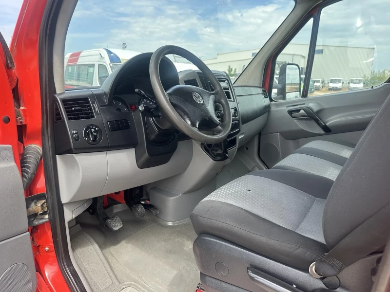 VW Crafter, снимка 12 - Бусове и автобуси - 50377229