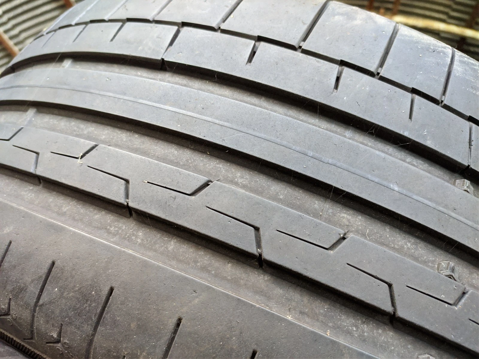 Гуми Летни 245/45R19, снимка 3 - Гуми и джанти - 56664451