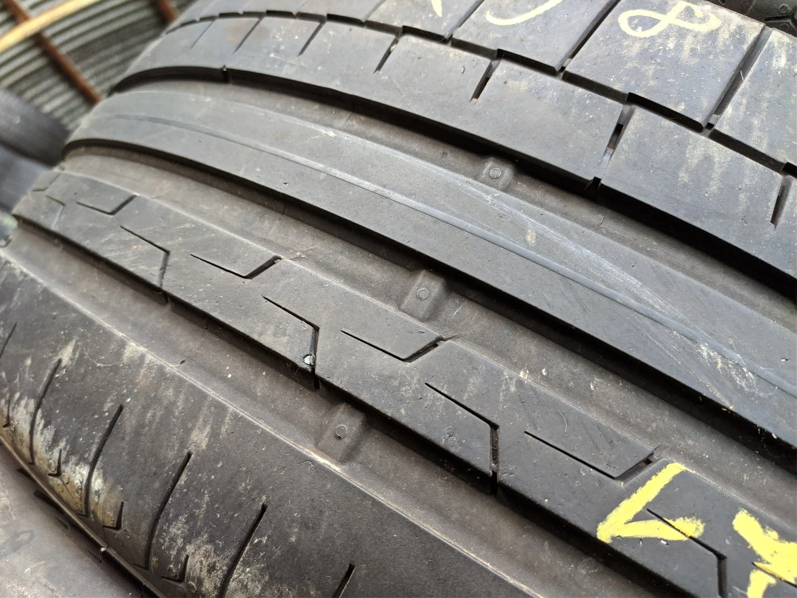 Гуми Летни 245/45R19, снимка 4 - Гуми и джанти - 56664451