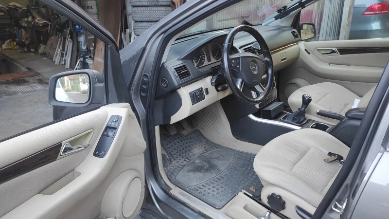 Mercedes-Benz B 180, снимка 9 - Автомобили и джипове - 53010425