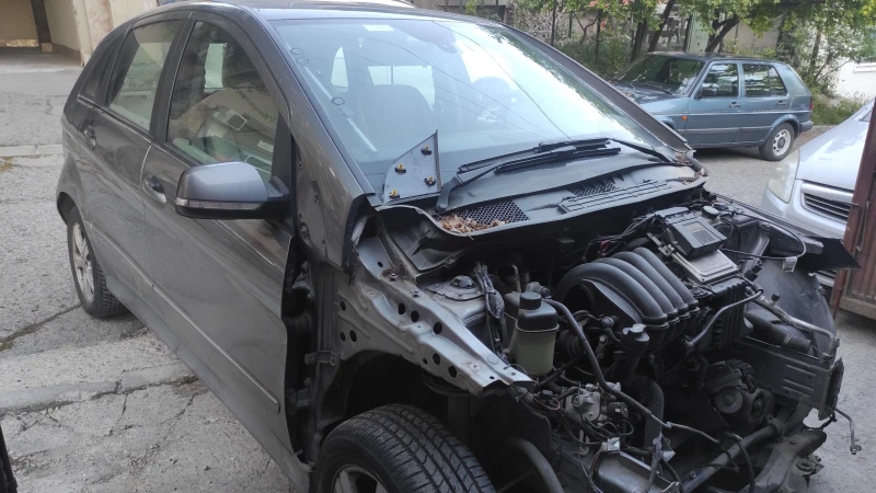 Mercedes-Benz B 180, снимка 5 - Автомобили и джипове - 53010425