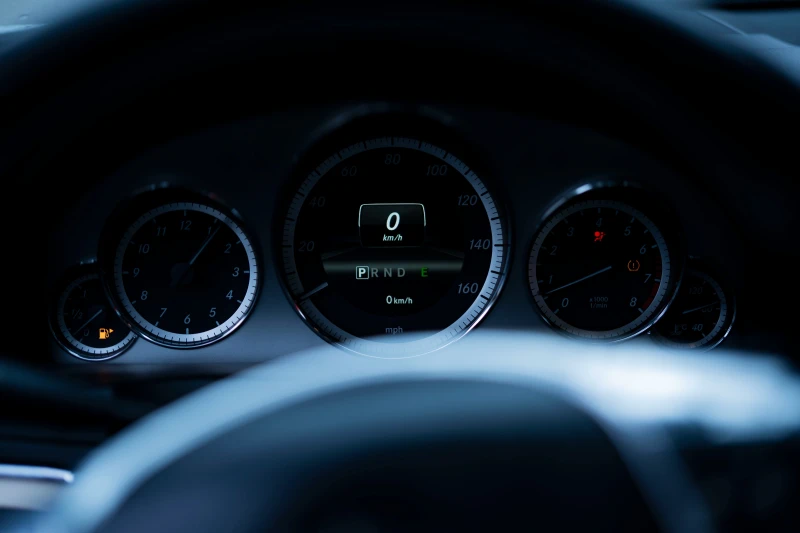 Mercedes-Benz E 500 AMG* COUPE* DESIGNO* HARMAN* ПОДГРЕВ* ПАНО* , снимка 12 - Автомобили и джипове - 52640003