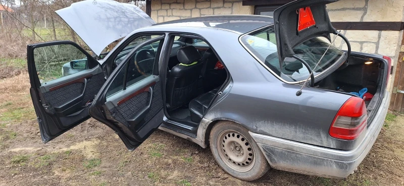 Mercedes-Benz C 200, снимка 3 - Автомобили и джипове - 53313018