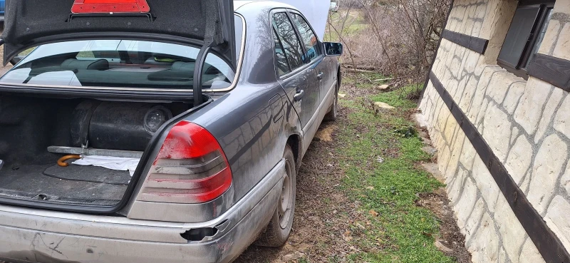 Mercedes-Benz C 200, снимка 2 - Автомобили и джипове - 53313018