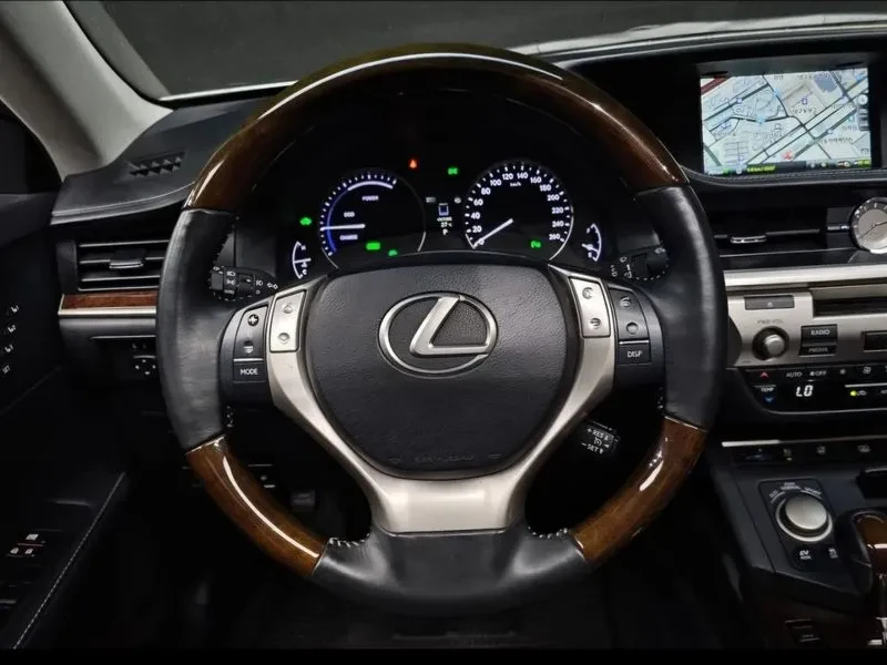 Lexus ES 300 Supreme XV60 Хибрид, снимка 4 - Автомобили и джипове - 55523380
