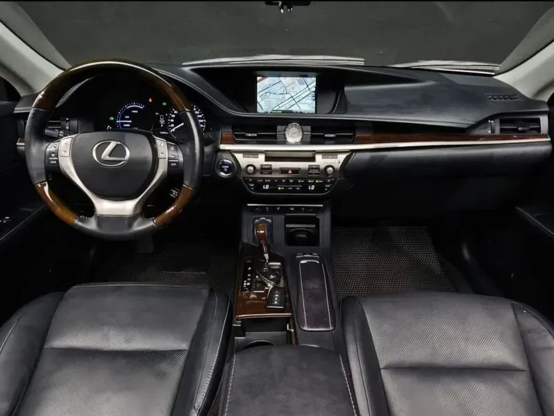 Lexus ES 300 Supreme XV60 Хибрид, снимка 3 - Автомобили и джипове - 55523380