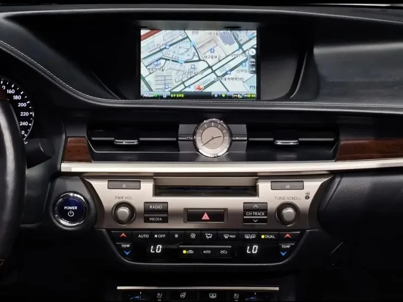 Lexus ES 300 Supreme XV60 Хибрид, снимка 6 - Автомобили и джипове - 55523380