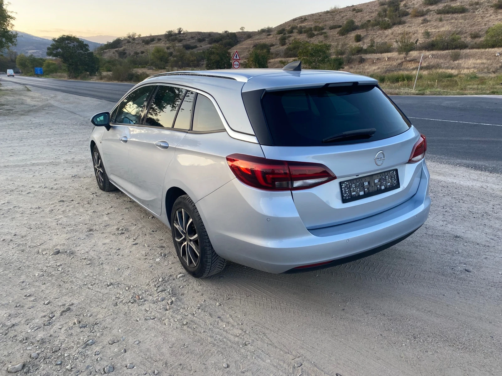 Opel Astra SPORTS TOURER 1.6CDTi NAVI LED EURO6B - изображение 5