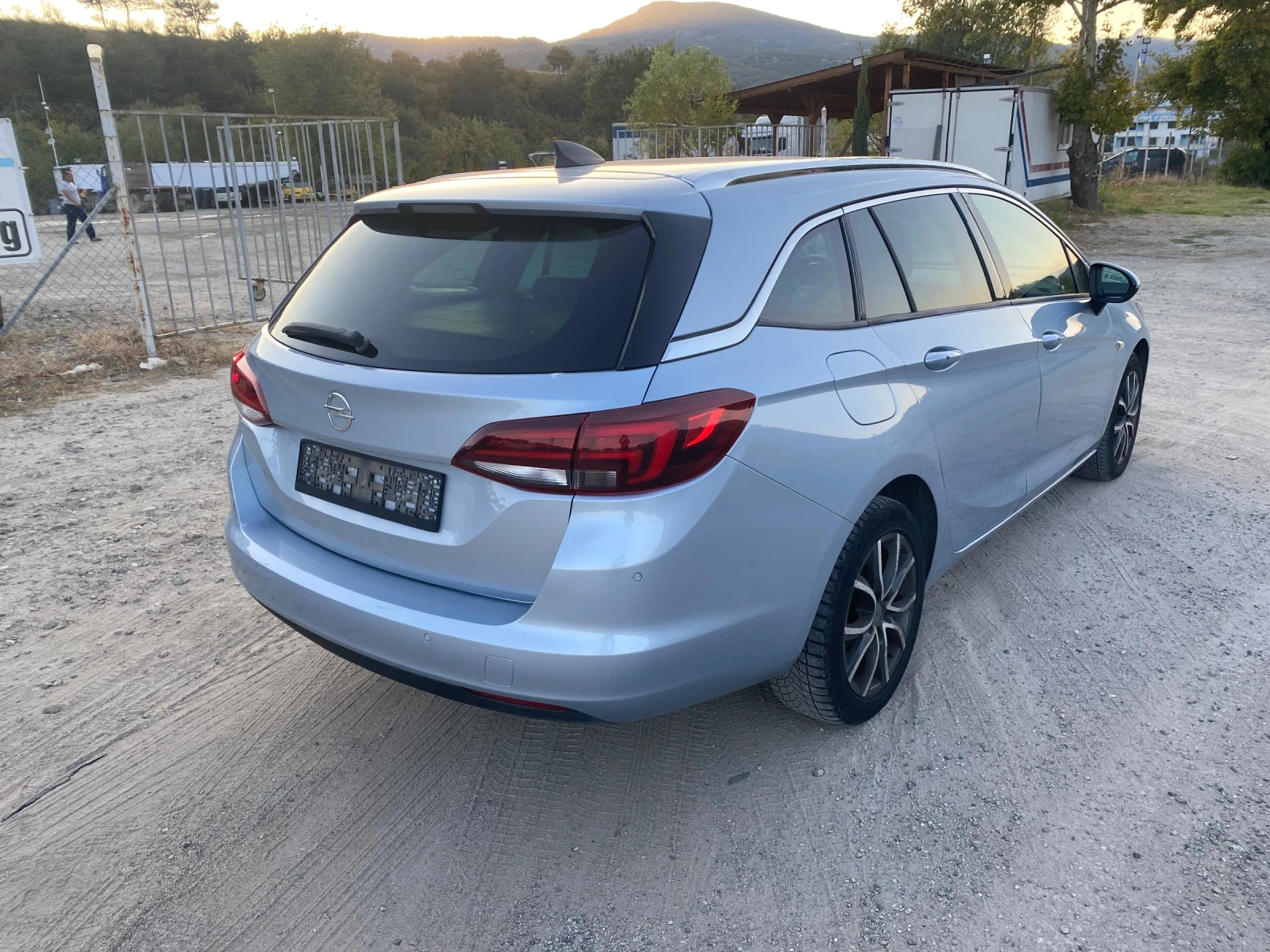 Opel Astra SPORTS TOURER 1.6CDTi NAVI LED EURO6B - изображение 6