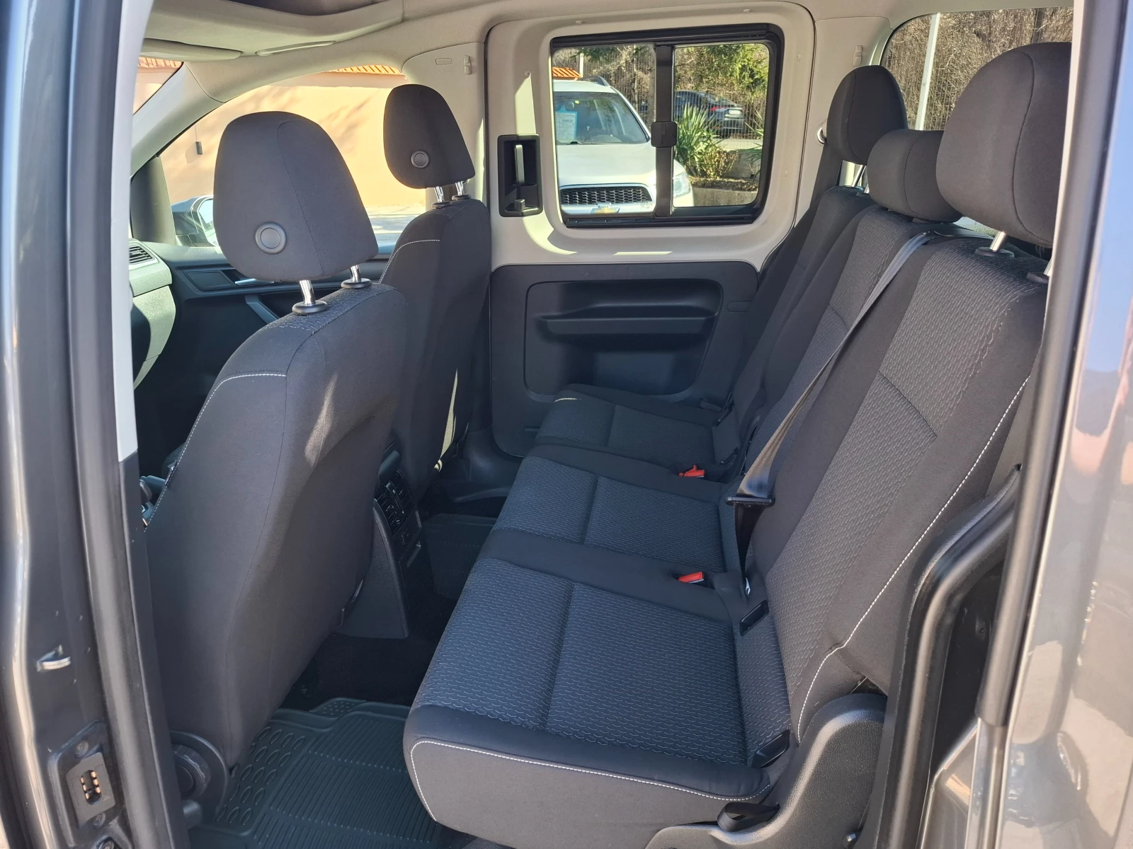 VW Caddy MAXI 7 ����� BLUEMOTION �URO6B 1.4TGI | Mobile.bg � ����������� 7