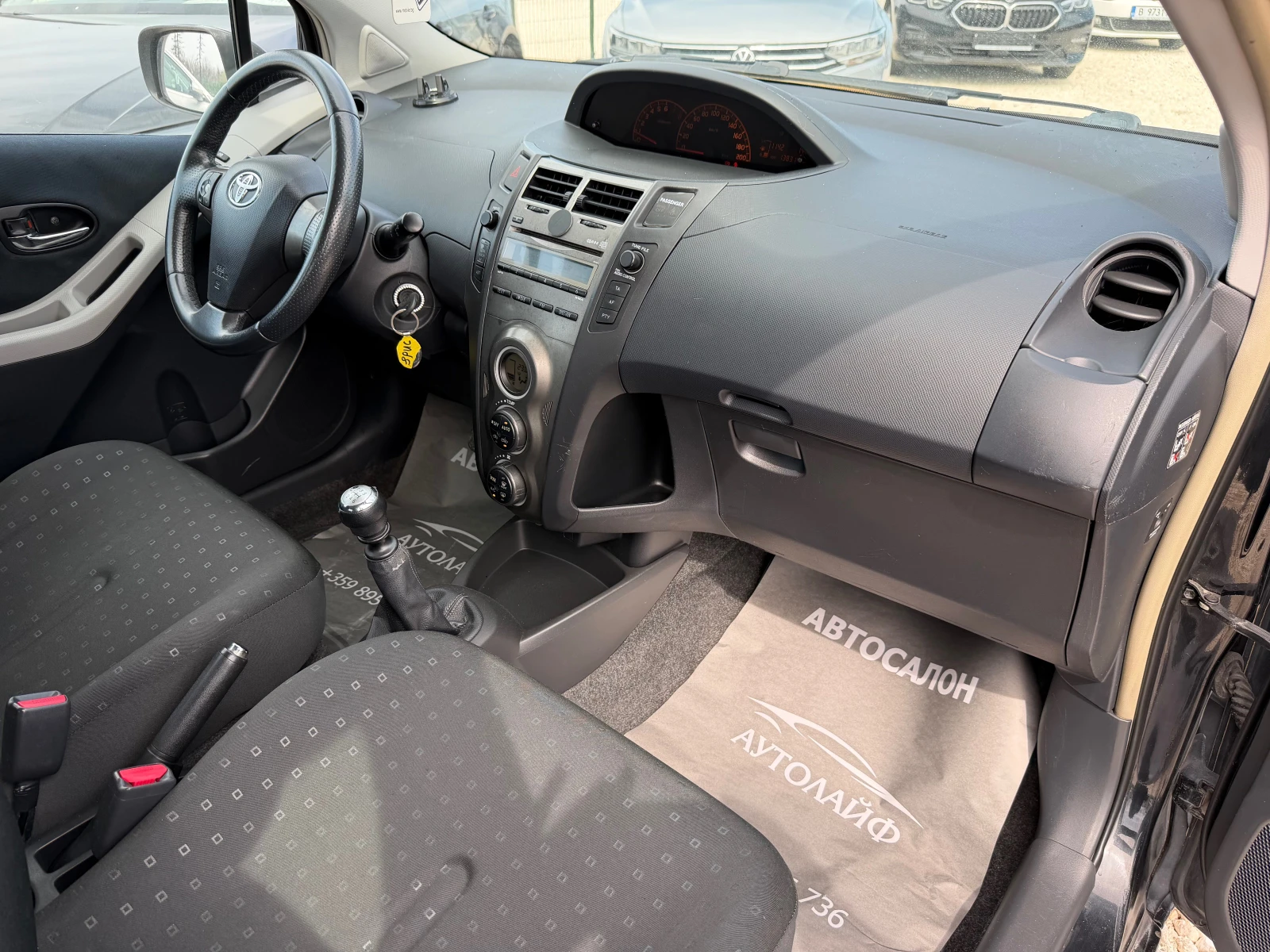 Toyota Yaris 1.3VVTI, снимка 10 - Автомобили и джипове - 54214677