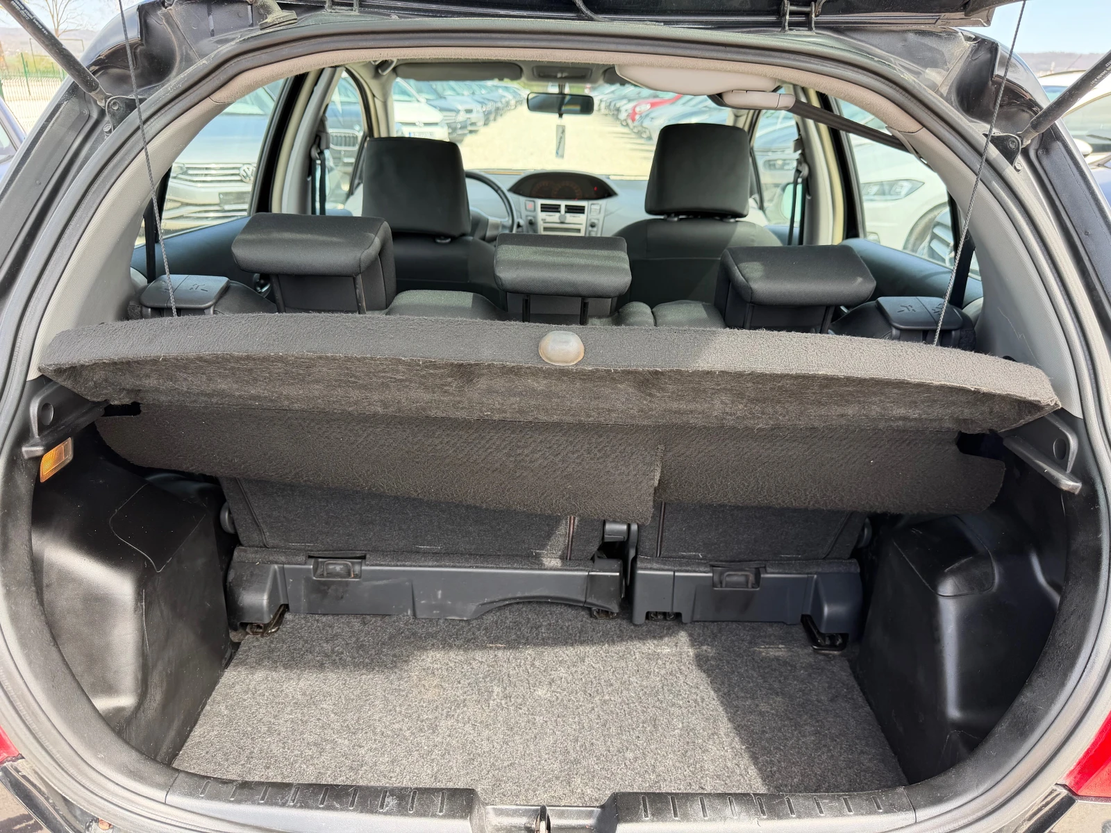 Toyota Yaris 1.3VVTI, снимка 14 - Автомобили и джипове - 54214677