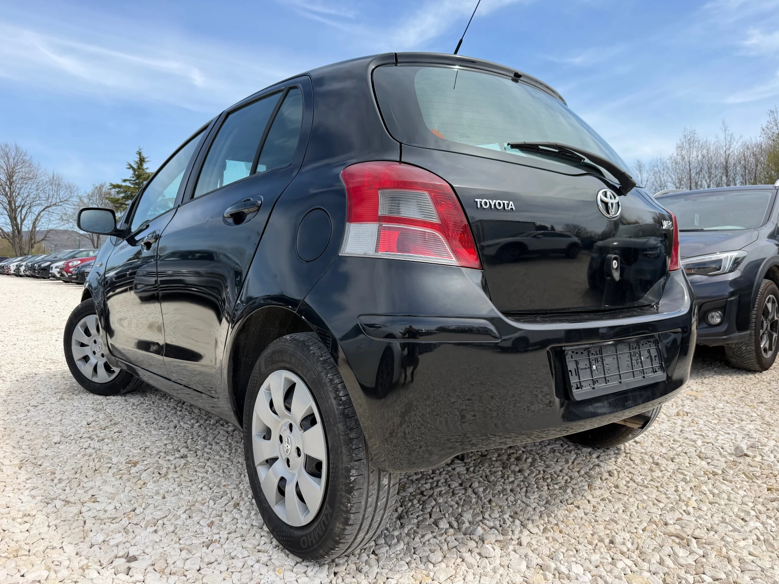 Toyota Yaris 1.3VVTI, снимка 4 - Автомобили и джипове - 54214677