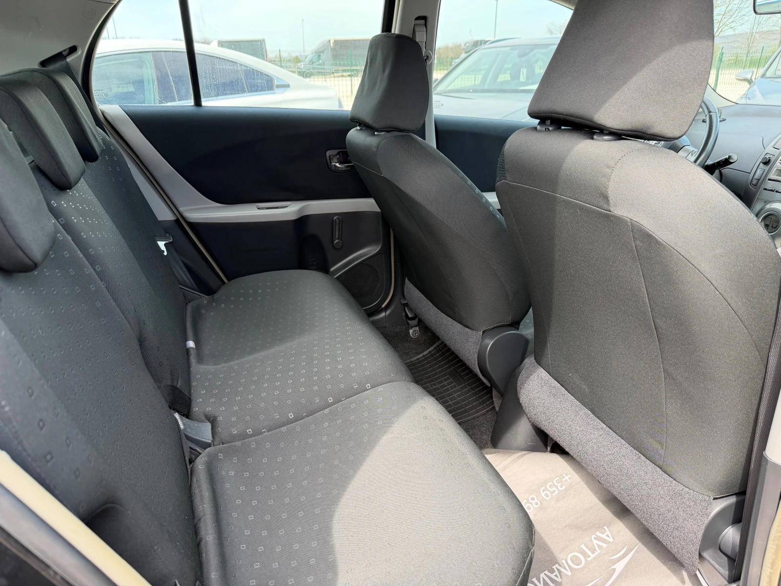 Toyota Yaris 1.3VVTI, снимка 13 - Автомобили и джипове - 54214677