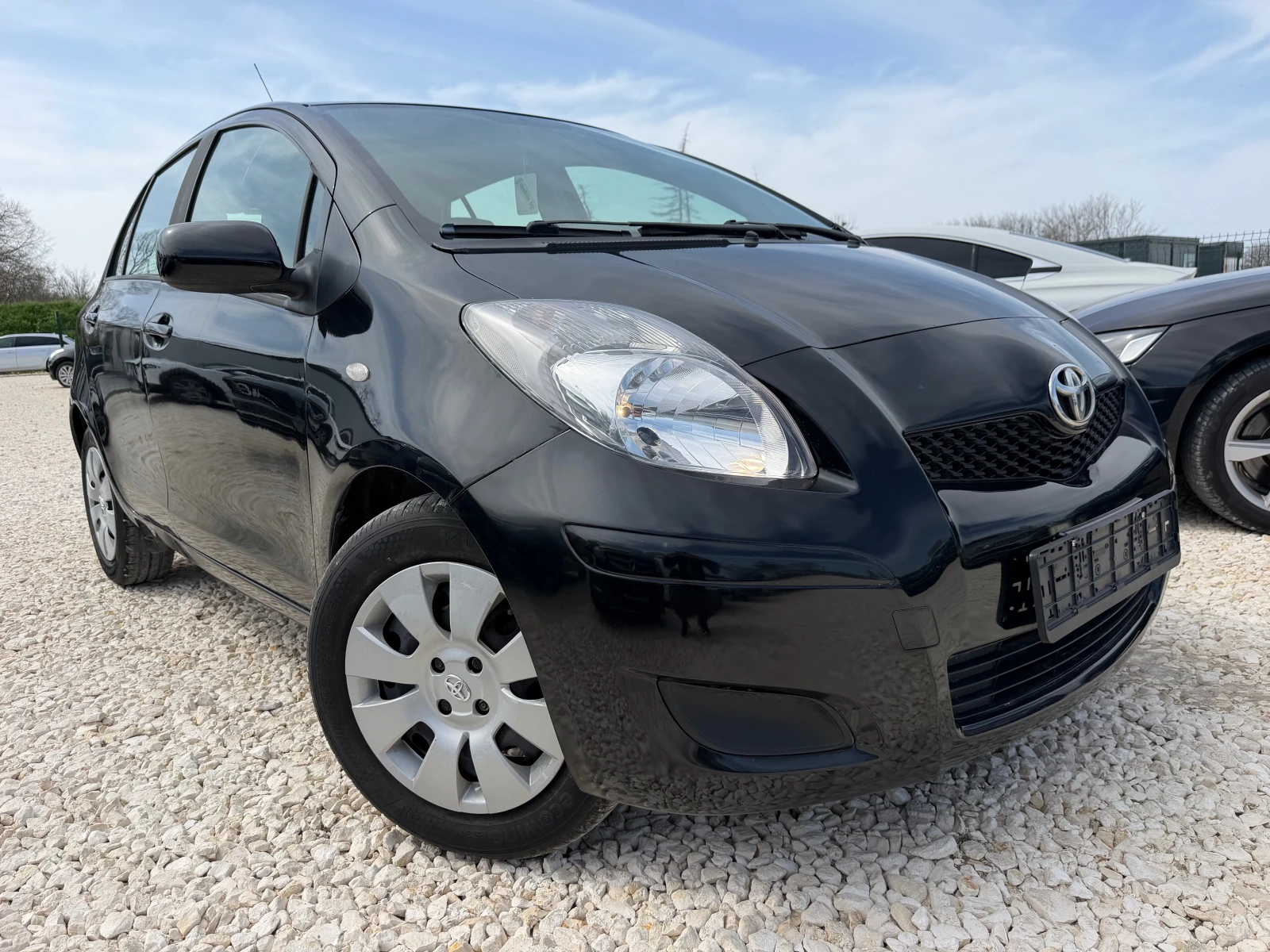 Toyota Yaris 1.3VVTI, снимка 3 - Автомобили и джипове - 54214677