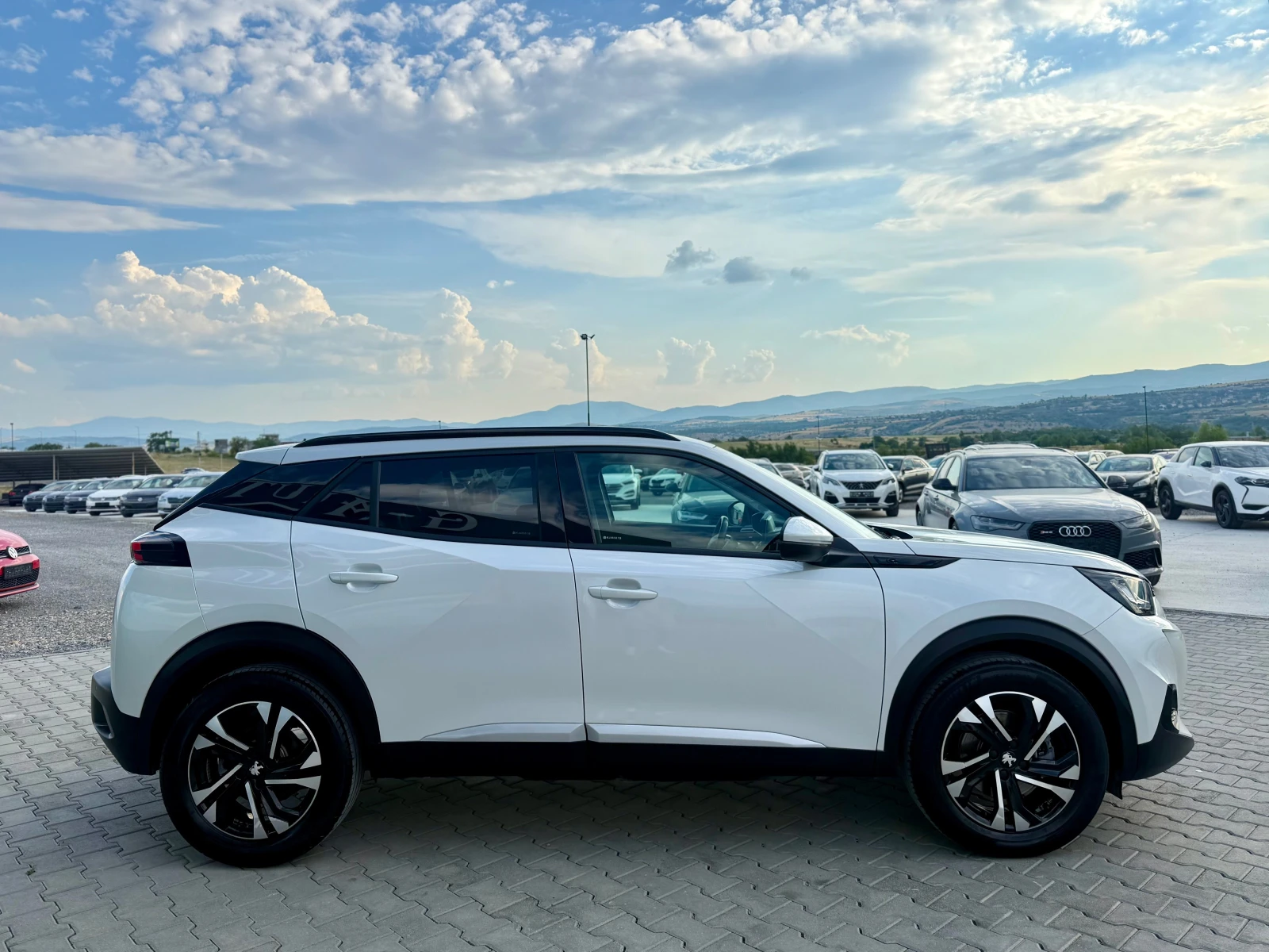 Peugeot 2008 e-2008 50 kwh 330 km пробег !! ! Собствен лизинг !, снимка 4 - Автомобили и джипове - 55317501