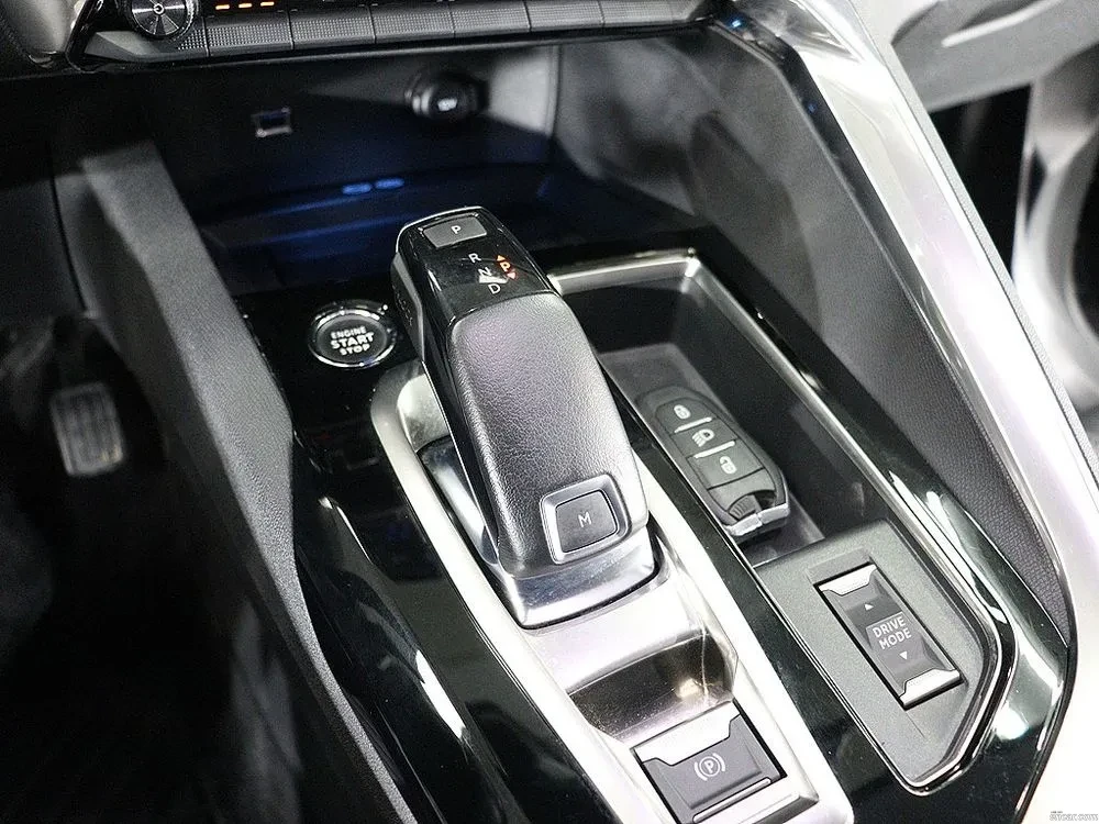 Peugeot 3008 2th GEN / PURE TECH ALLURE/ KEYLESS/PODGREV, снимка 10 - Автомобили и джипове - 55343498