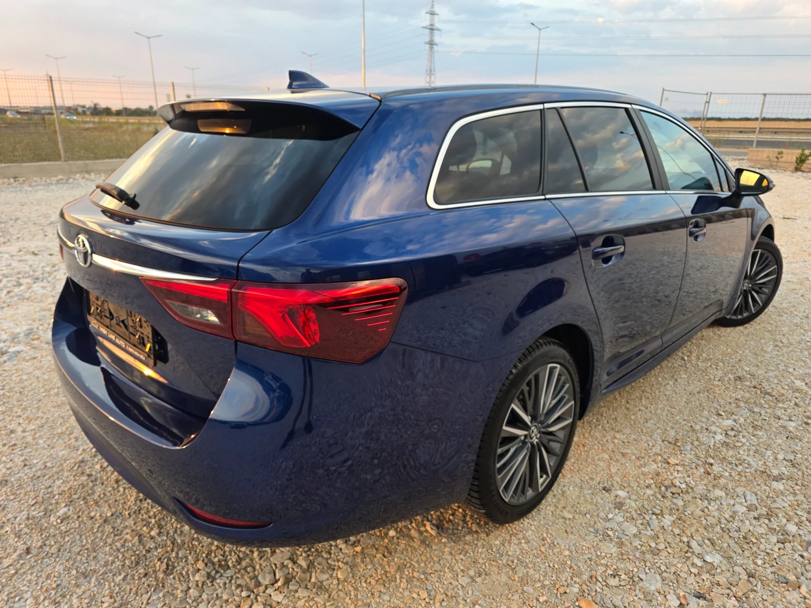 Toyota Avensis 1.8 VVTI Executive KeyLess Go Кожен Салон Evro 6, снимка 4 - Автомобили и джипове - 55736256
