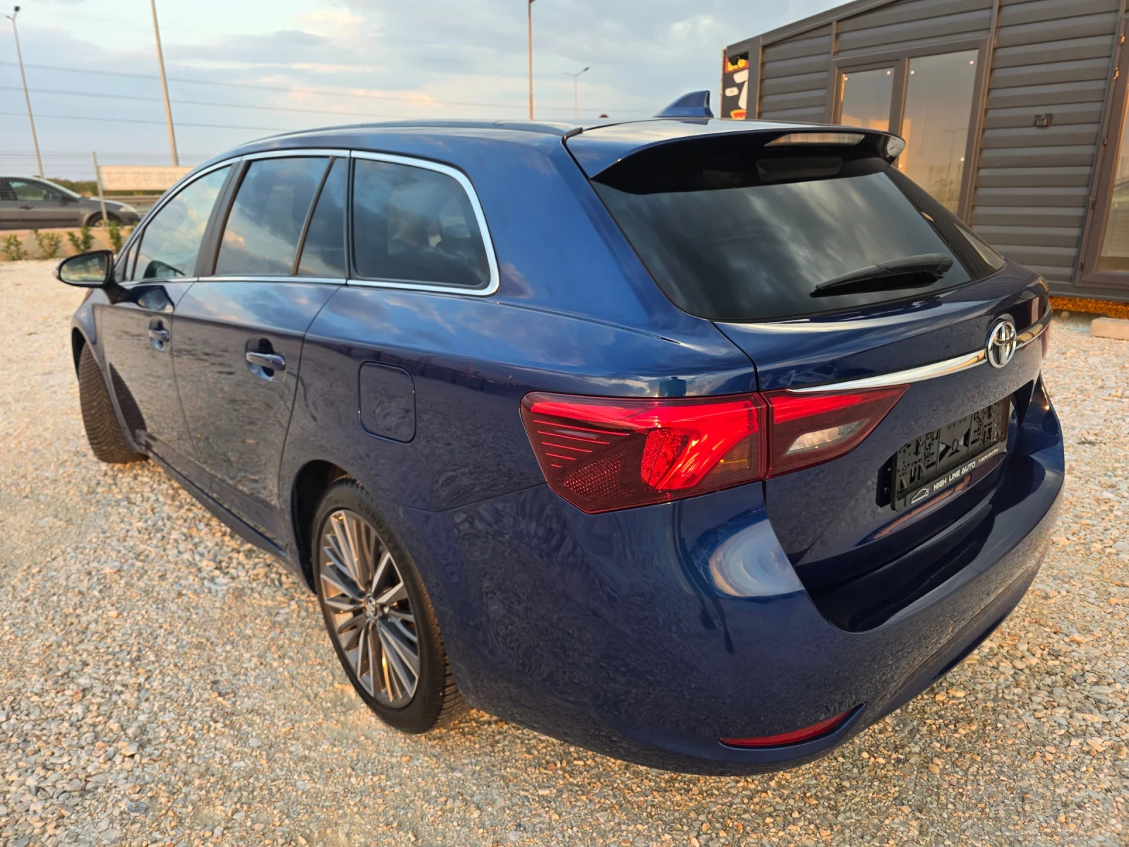 Toyota Avensis 1.8 VVTI Executive KeyLess Go Кожен Салон Evro 6, снимка 2 - Автомобили и джипове - 55736256