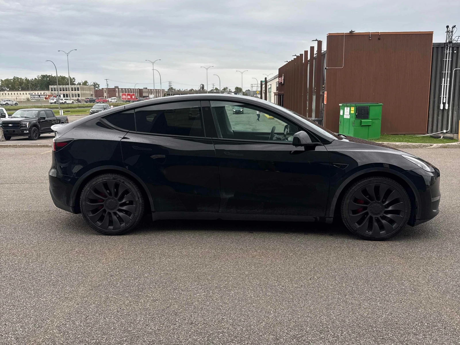 Tesla Model Y * Performance * АВТОКРЕДИТ БЕЗ ПЪРВОНАЧАЛНА ВНОСКА, снимка 3 - Автомобили и джипове - 56115406