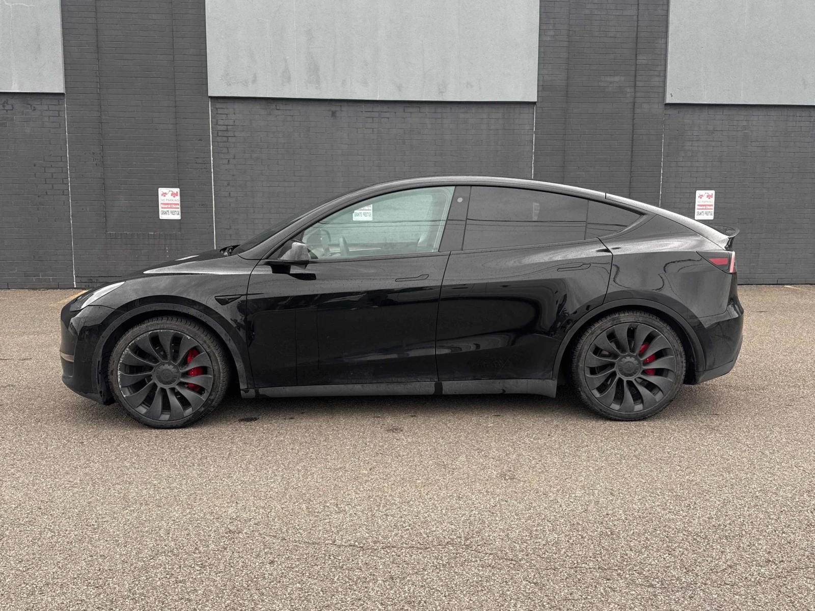 Tesla Model Y * Performance * АВТОКРЕДИТ БЕЗ ПЪРВОНАЧАЛНА ВНОСКА, снимка 2 - Автомобили и джипове - 56115406
