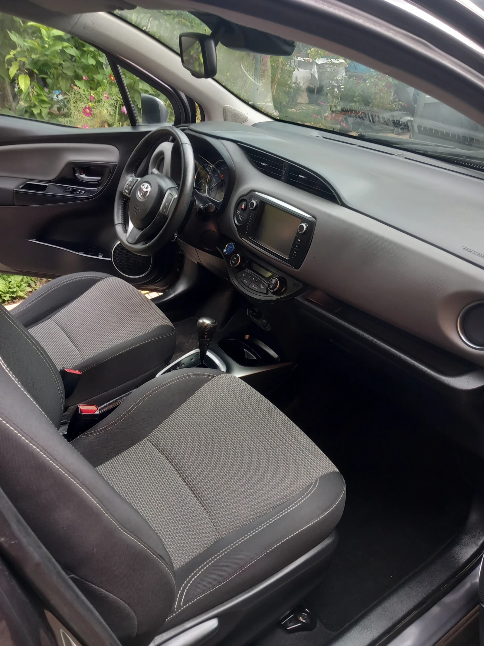 Toyota Yaris 1.5hibrid 60000km., снимка 10 - Автомобили и джипове - 56242076
