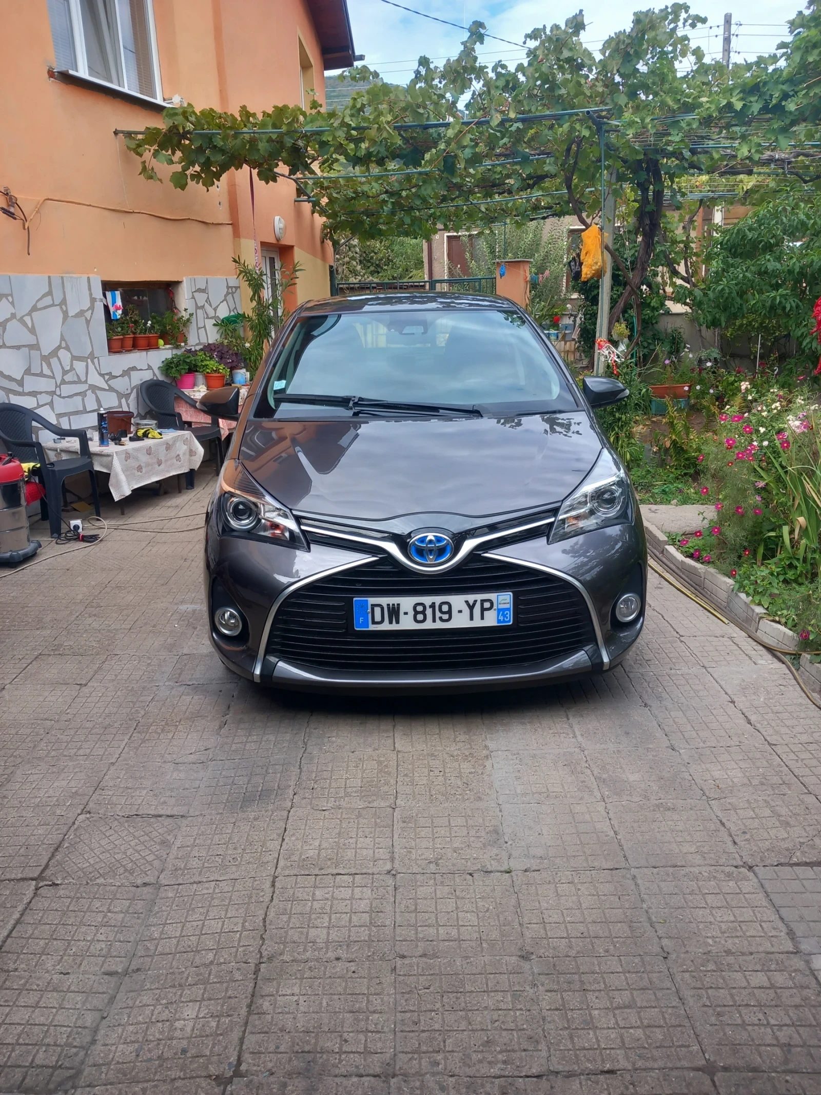 Toyota Yaris 1.5hibrid 60000km.