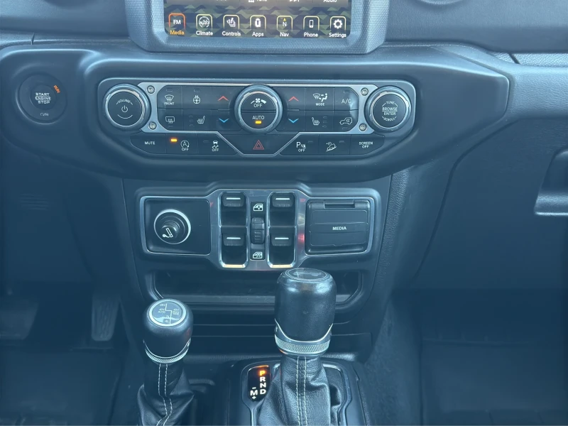 Jeep Wrangler 2.О* UNLIMITED* OVERLAND* LED* CAMERA* DISTR* KEYL, снимка 12 - Автомобили и джипове - 50894862