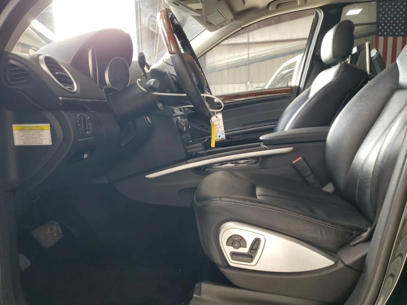 Mercedes-Benz GL 550 5.5V8* 4MATIC* РЕАЛНИ КМ!, снимка 8 - Автомобили и джипове - 52752362